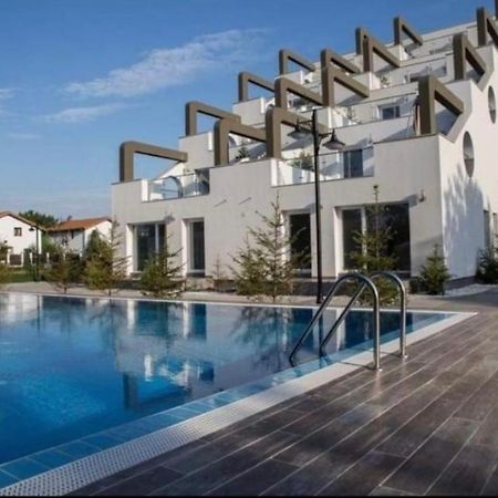 Terrace Apartments Otopeni ! Eksteriør billede